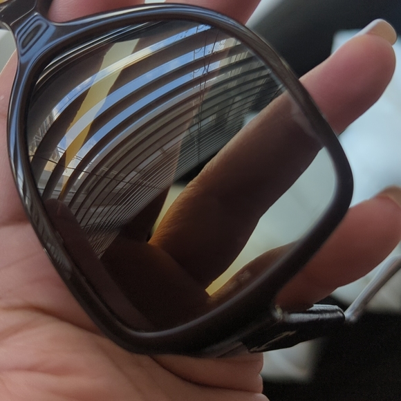 Brown oversized Chanel polarized sunglasses - Picture 11 of 13